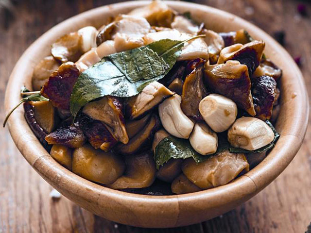 Подборка вкусных зимних рецептов с маринованными белыми грибами