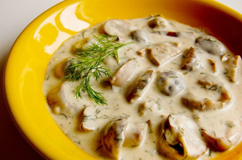 Грибное рагу на сковороде со сметаной, рецепты и фото - Вкусно.ру