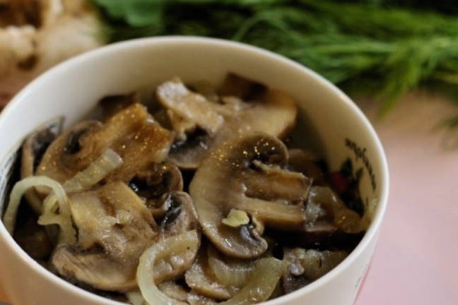 Самые вкусные и простые салаты с грибами и курицей