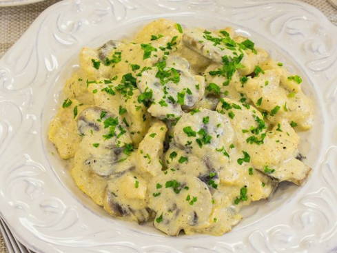 Самые вкусные и простые салаты с грибами и курицей