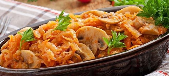 жареный картофель с грибами и капустой