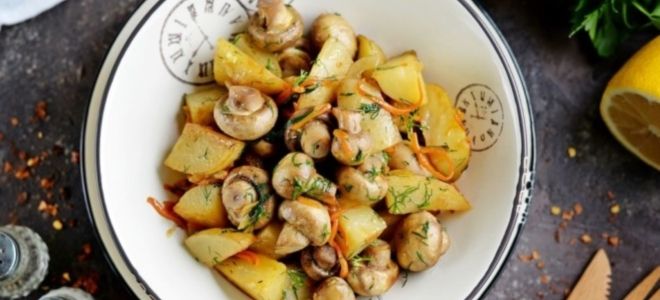 жареный картофель с маринованными грибами