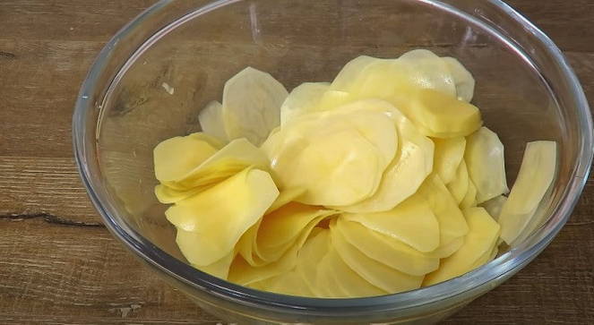 ТОП-10 рецептов мяса по-французски в духовке с картошкой, грибами и сыром