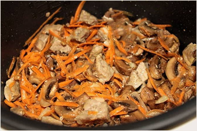 Как вкусно потушить картошку с грибами