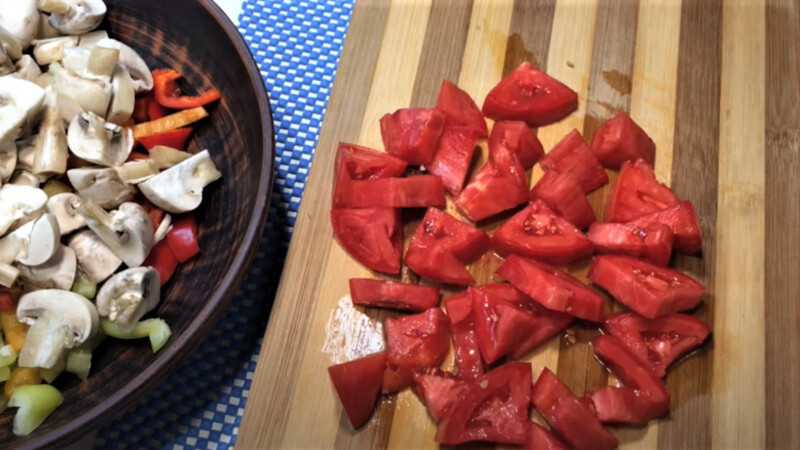 кусочки помидоров