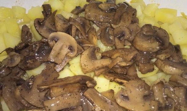 Как вкусно потушить картошку с грибами
