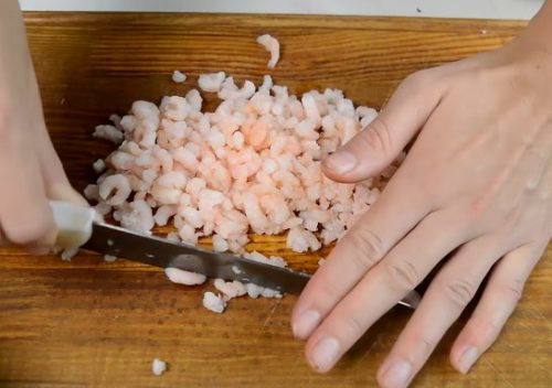 Фаршированные грибы с креветками и сыром