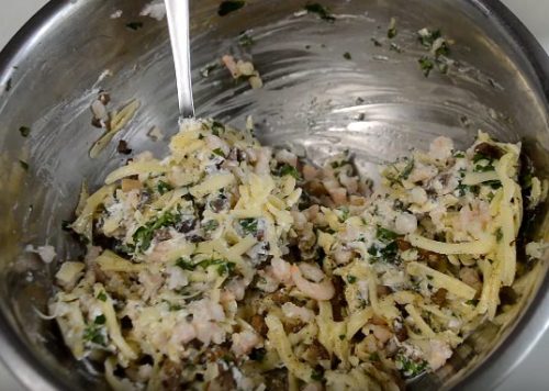 Фаршированные грибы с креветками и сыром