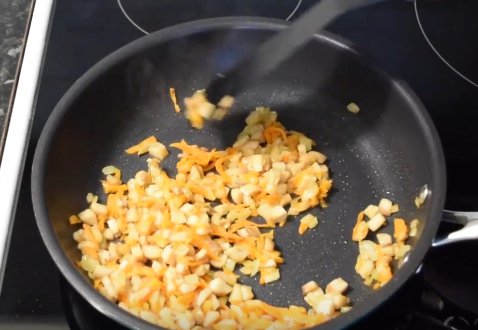 Грибы, фаршированные сыром и курицей