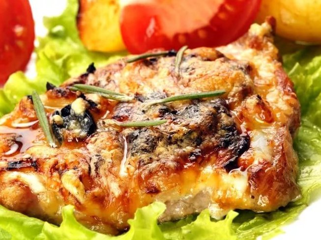 Мясо в духовке. Самые вкусные рецепты: с сыром, помидорами, картофелем, грибами, свининой, курицей, индейкой и говядиной