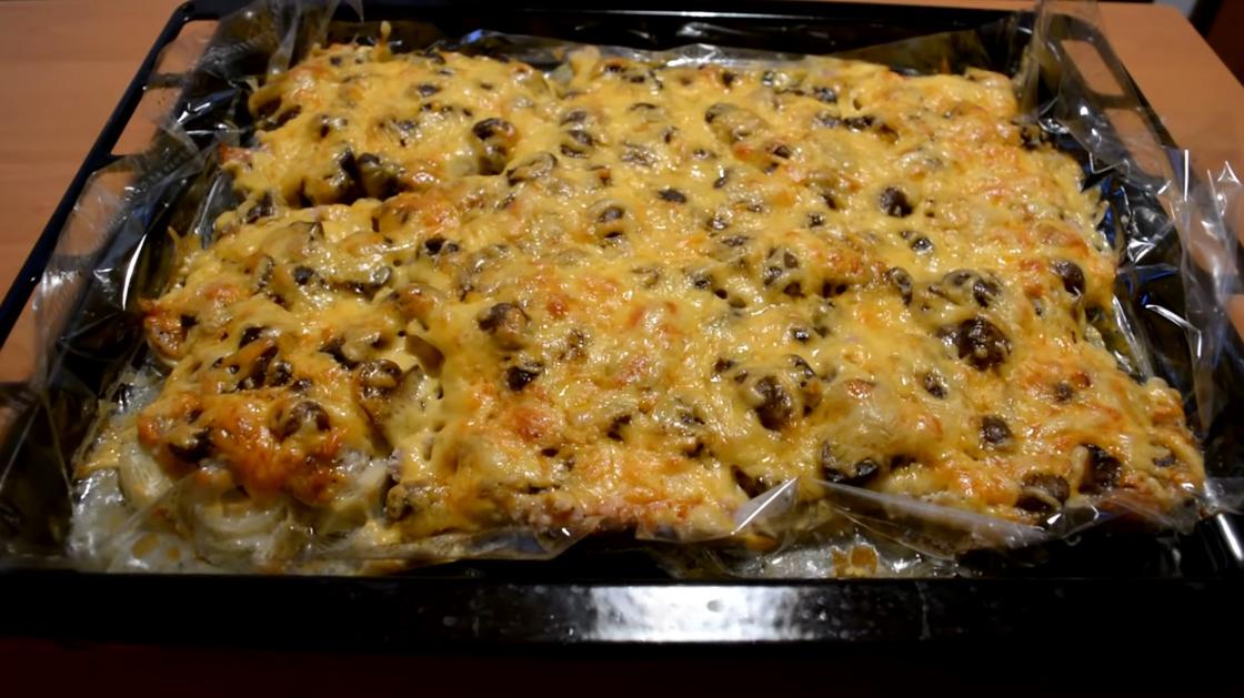 Мясо по-французски на противне