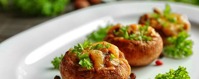 Фаршированные шампиньоны в духовке с сыром - 10 рецептов с пошаговыми фото
