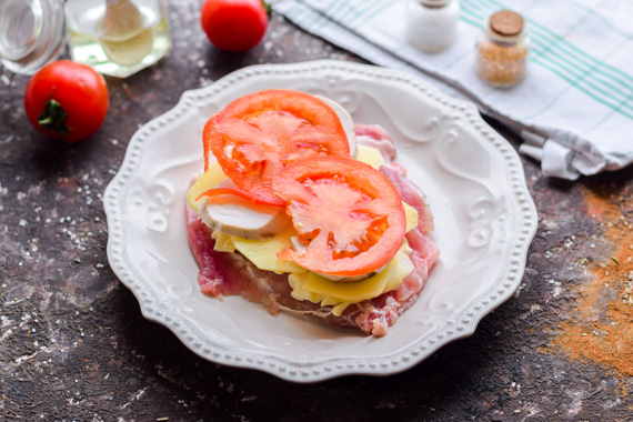ТОП-10 рецептов мяса по-французски в духовке с картошкой, грибами и сыром