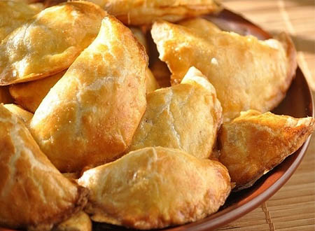 Пирожки из слоеного теста - простые и вкусные рецепты в духовке