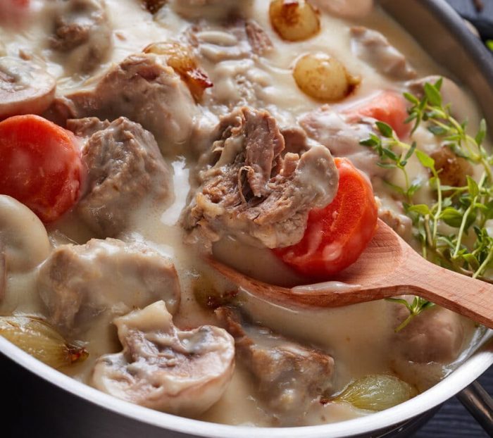 Как вкусно пожарить мясо с шампиньонами на сковороде