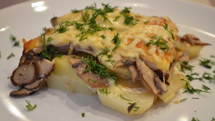 Как вкусно потушить картошку с грибами
