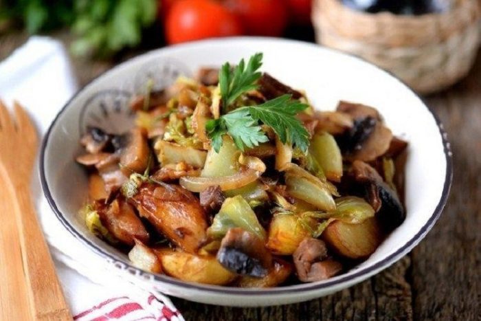 Как вкусно потушить картошку с грибами