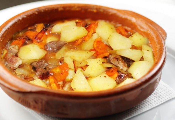 Как вкусно потушить картошку с грибами