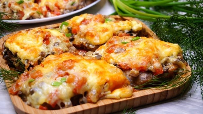 ТОП-10 рецептов мяса по-французски в духовке с картошкой, грибами и сыром