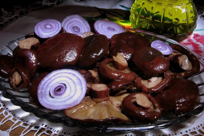 Как просто и вкусно замариновать черные грузди