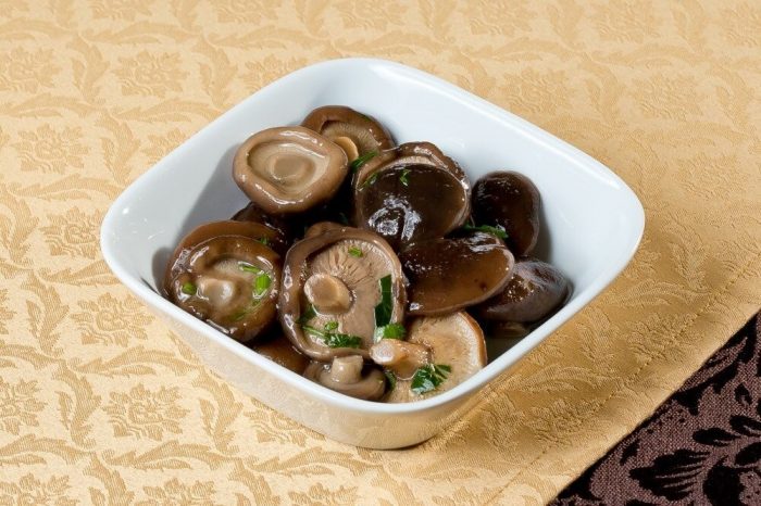 Как просто и вкусно замариновать черные грузди