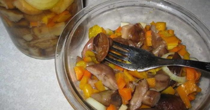 Как просто и вкусно замариновать черные грузди