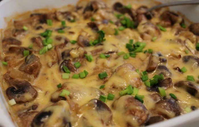 Как вкусно пожарить мясо с шампиньонами на сковороде