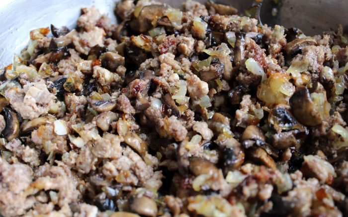 Как приготовить пельмени с грибами