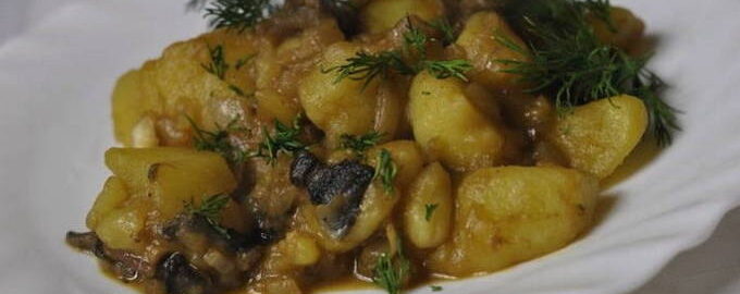 Тушеная картошка с грибами - 6 пошаговых рецептов
