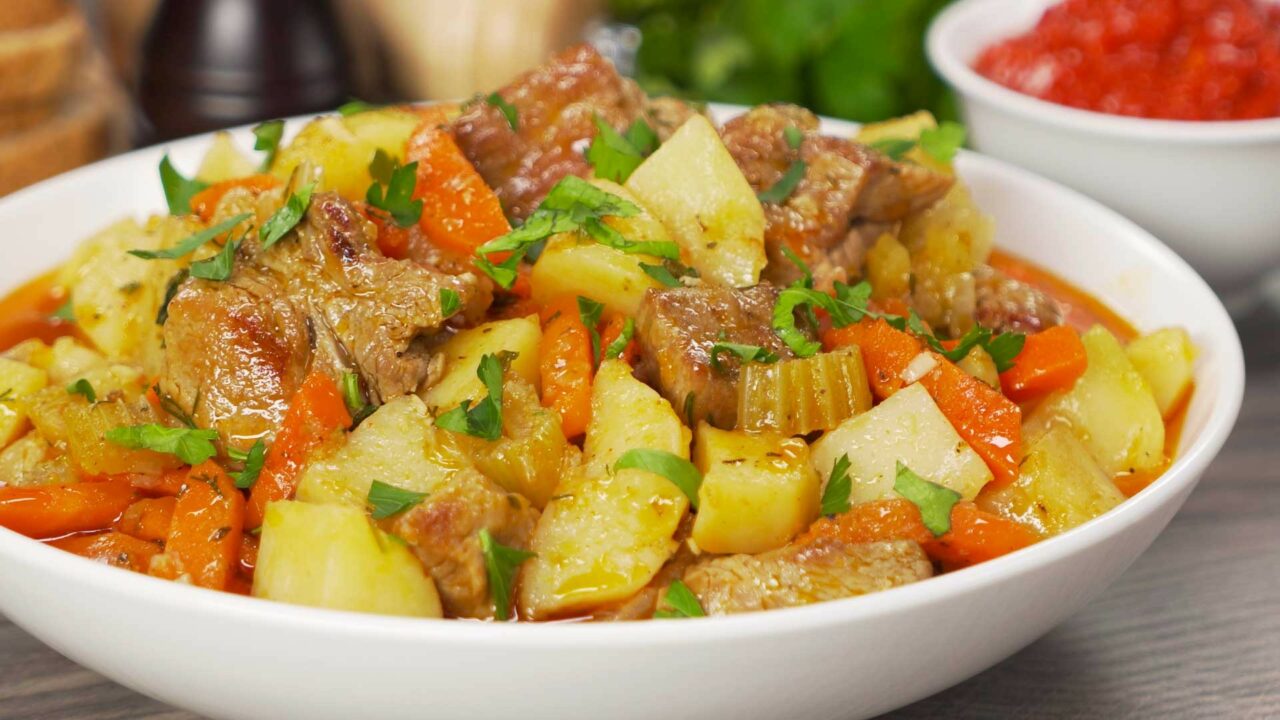 Жареная свиная вырезка с картофелем - пошаговый рецепт с фото и видео от Always Delicious!