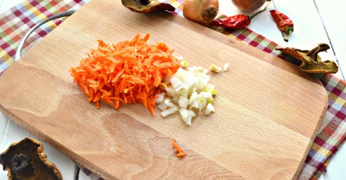 Как вкусно сварить суп с сухими грибами