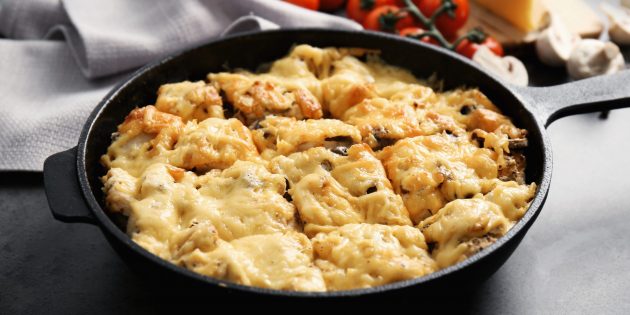 Как приготовить жюльен с курицей и грибами на сковороде