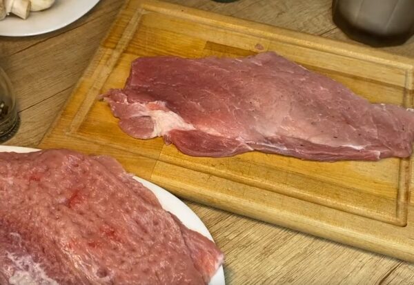 Как вкусно приготовить свинину с грибами в духовке