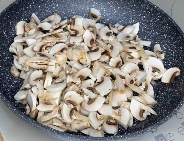 Как вкусно приготовить свинину с грибами в духовке
