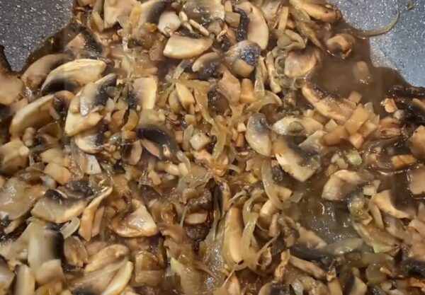 Как вкусно приготовить свинину с грибами