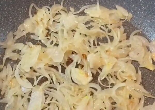 Как вкусно приготовить свинину с грибами в духовке