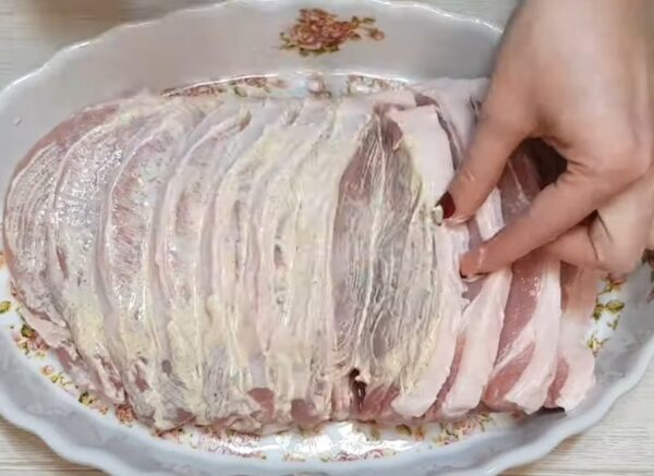 Как вкусно приготовить свинину с грибами в духовке