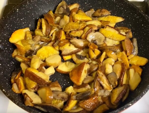Как вкусно приготовить свинину с грибами в духовке
