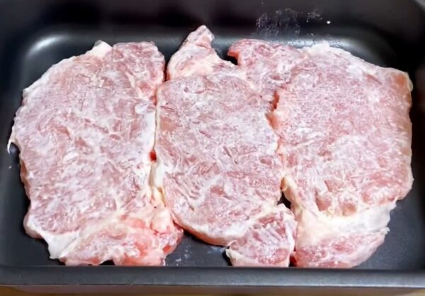 Как вкусно приготовить свинину с грибами в духовке