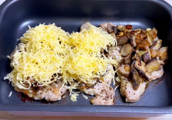 Как вкусно приготовить свинину с грибами в духовке