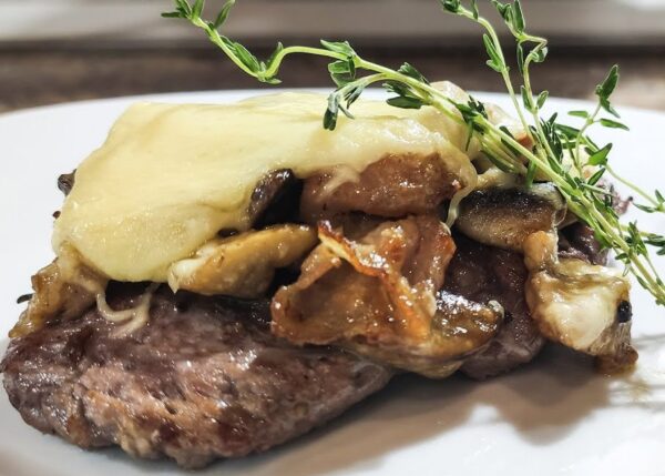 Как вкусно приготовить свинину с грибами