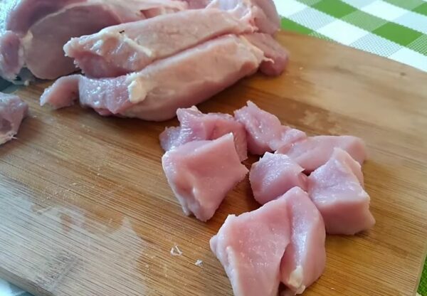 Как вкусно приготовить свинину с грибами в духовке