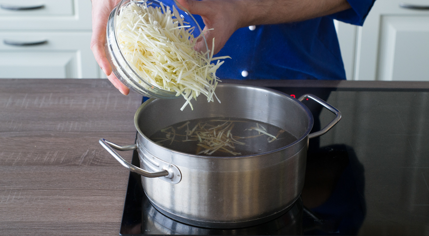 Постный борщ с грибами, добавить картофель