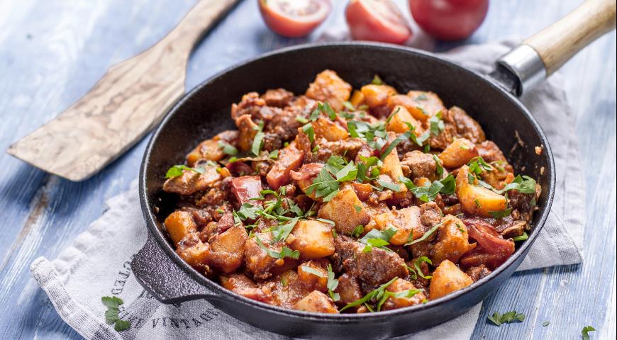 Жаркое из свинины с картофелем и томатным соусом, пошаговый рецепт с фотографиями