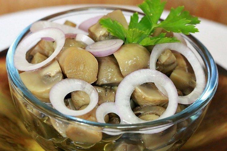 Корейские грибы с луком