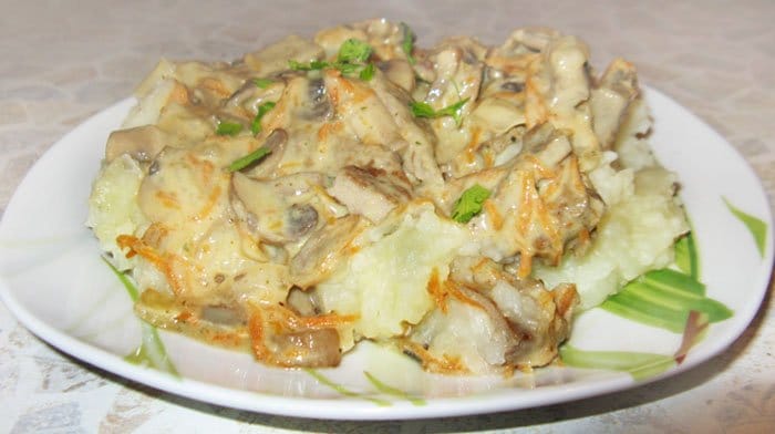 Говяжья печень с грибами