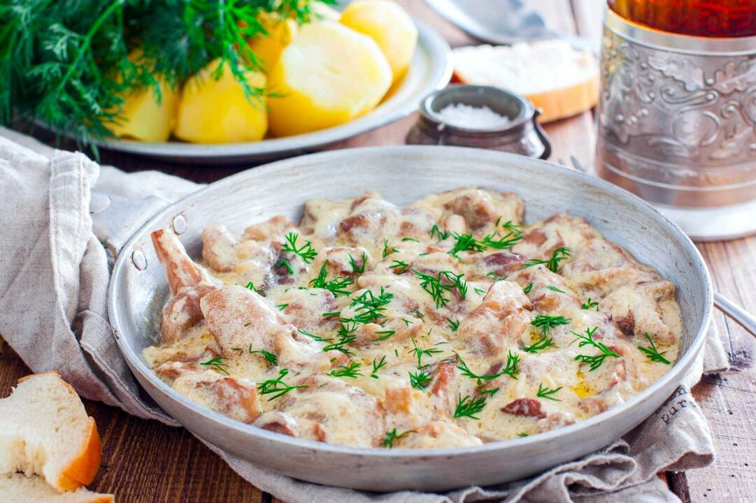 Грибы в сковороде со сметаной - 53 Рецепта - 1000.menu
