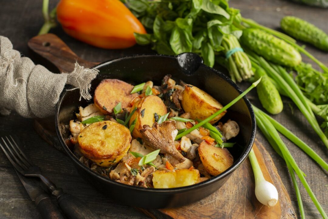 Запеченный картофель с грибами и курицей - идеальное сочетание. Пошаговый рецепт с фотографиями - Ботаничка