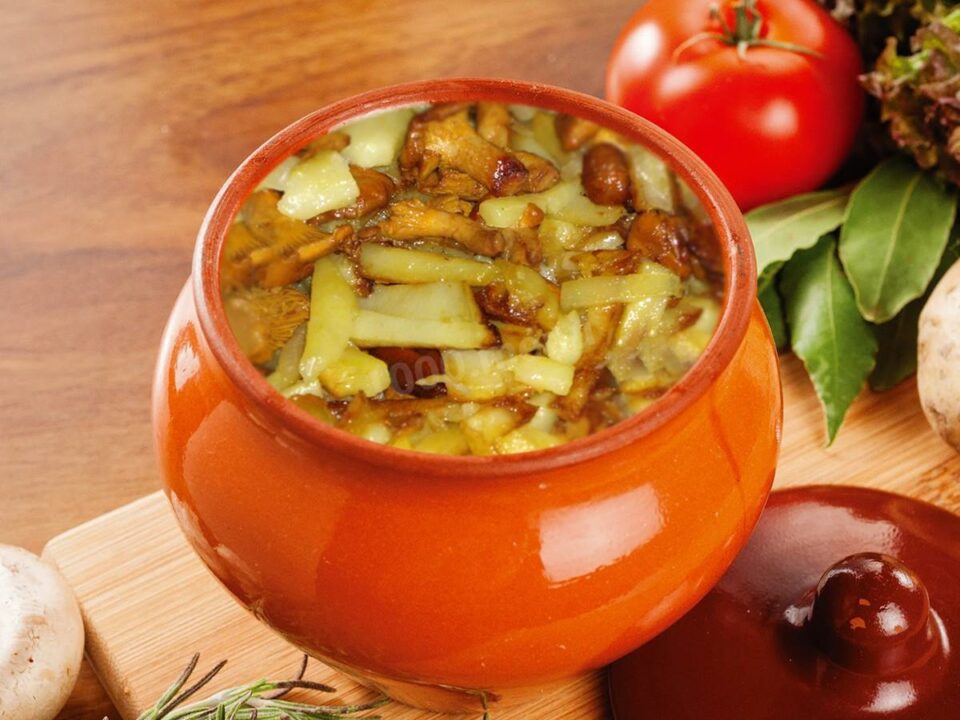 Лисички с картофелем в горшочке рецепт с фото - 1000.menu