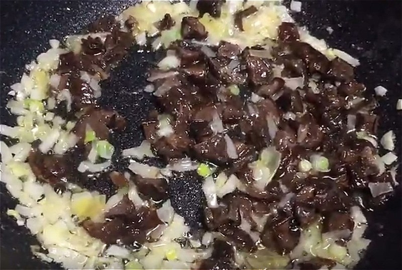 Как вкусно сварить суп с сухими грибами
